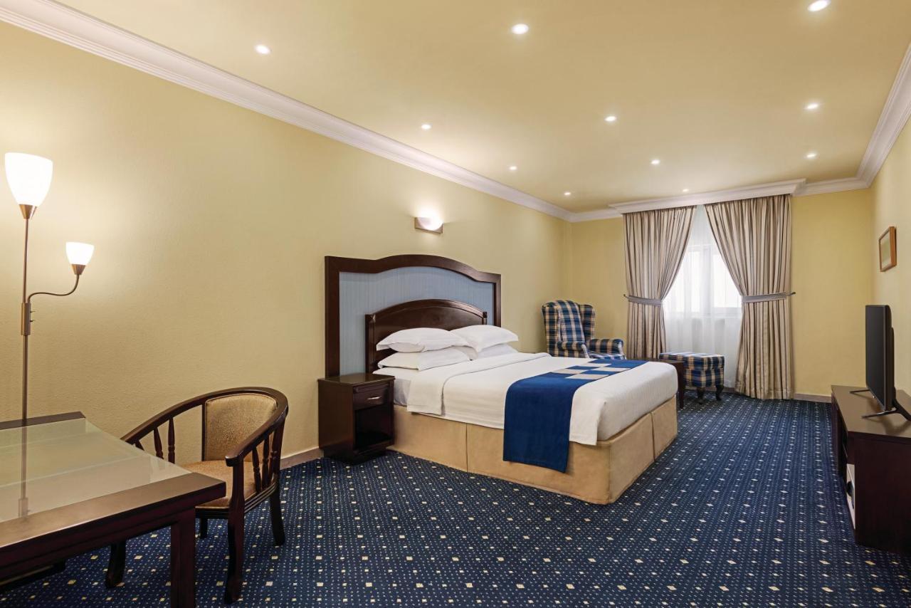 Howard Johnson Dammam Hotel Exterior foto