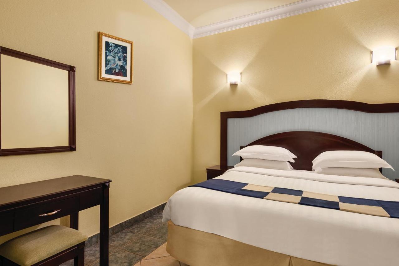 Howard Johnson Dammam Hotel Exterior foto