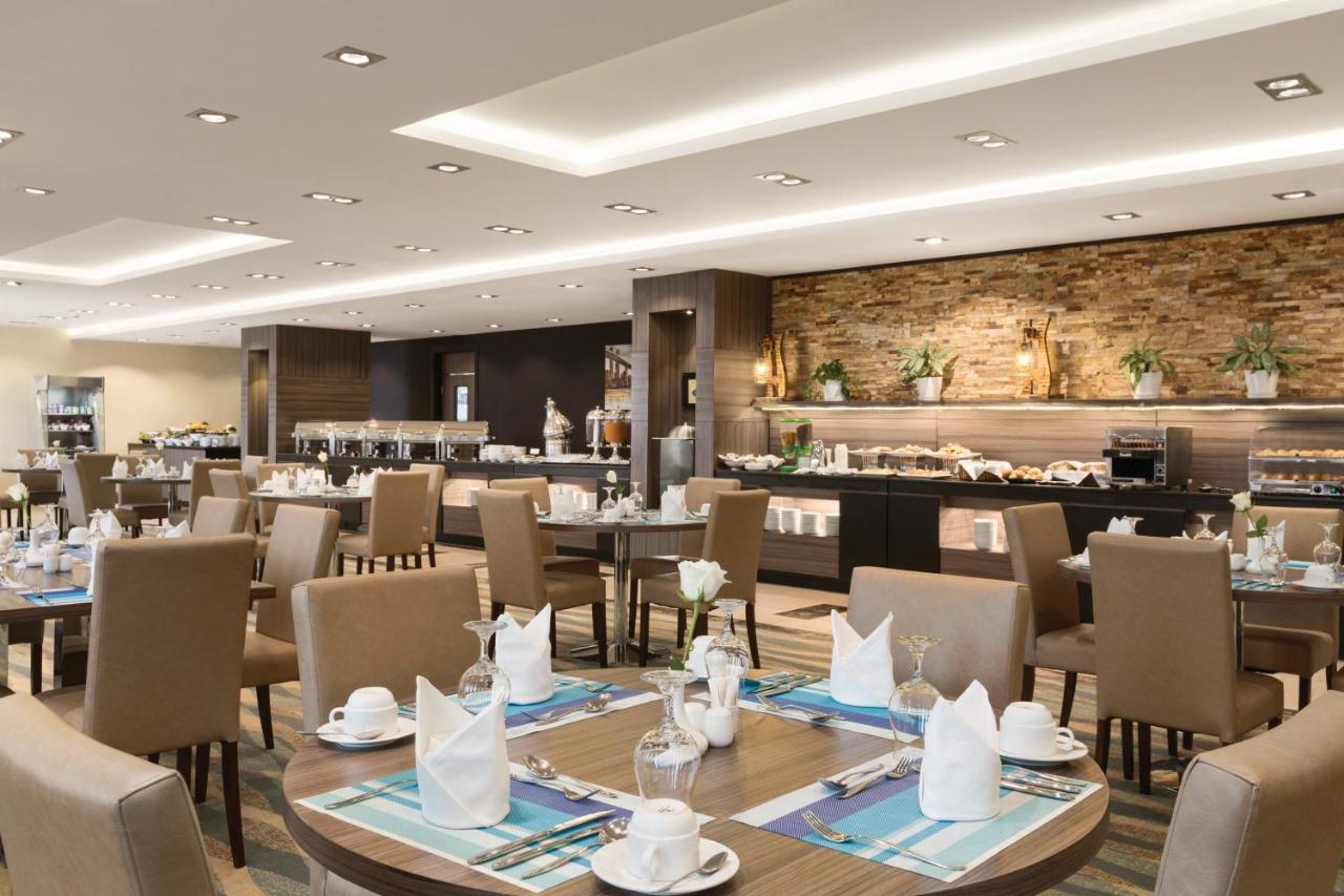 Howard Johnson Dammam Hotel Exterior foto