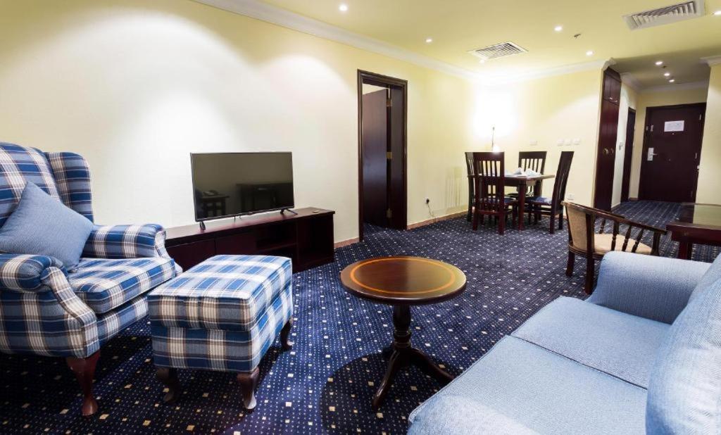 Howard Johnson Dammam Hotel Exterior foto